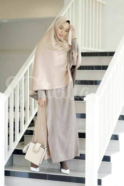 Jilbab Camela size L by Pricilla Jilbab semi instan bolak balik velvet maxmara