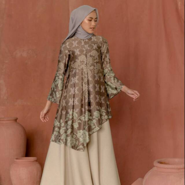 FLORES TUNIK WEARING KLAMBY