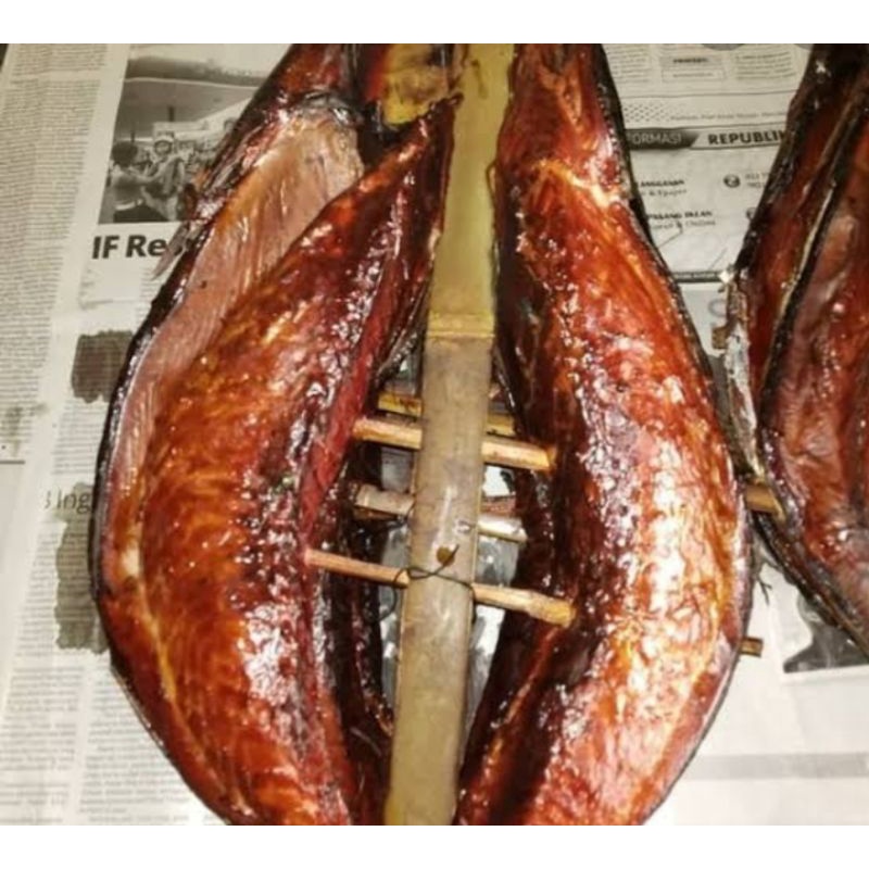 

Ikan Asap Cakalang Fufu dan ikan Roa Fufu Manado