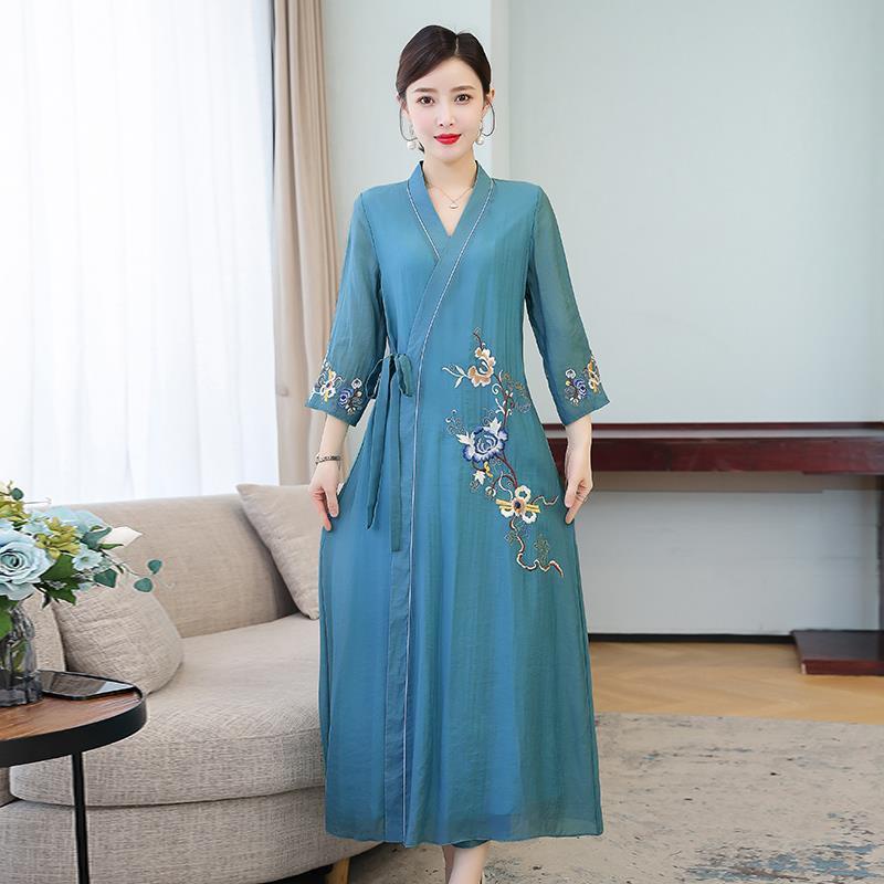 2021 summer new Chinese style improved cheongsam retro mother's printed lace stand collar slim dress