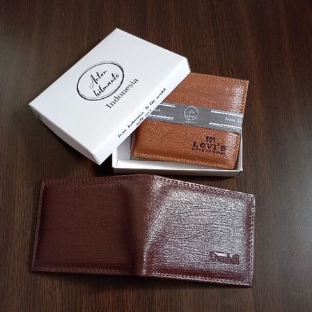 Dompet lipat pria bahan kulit sintesis lokal urat kayu bona #dompet #dompetlipat #dompetpria #dompetcowok #dompetlokal #dompetbagus #menwallet
