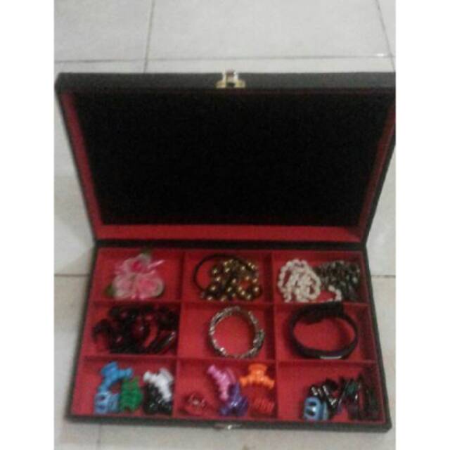 Kotak aksesoris kalung,gelang,jam