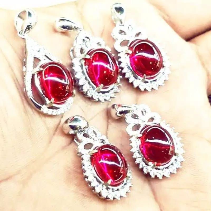Liontin cewek batu delima merah siam bangkok