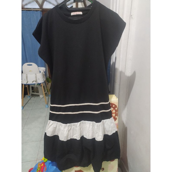 Dress Hitam Rok Garis Putih Hitam Rample