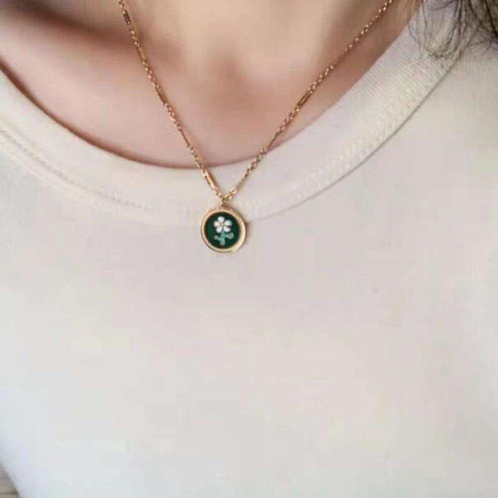 Mxbeauty Wanita Kalung Trendi Elegan Liontin Bunga Daisy Lapis Emas Titanium Steel Aksesori Gadis