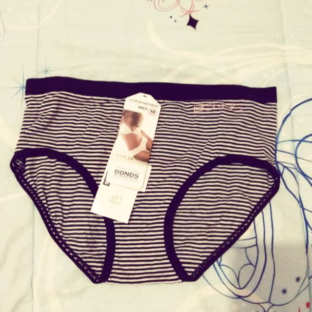 Celana Dalam Bonds