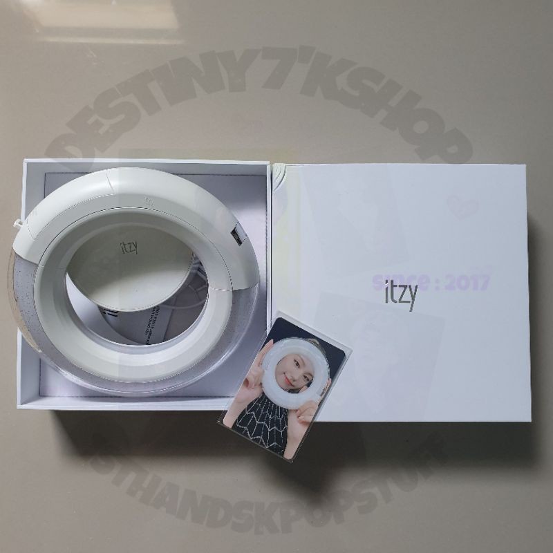 [PO] ITZY OFFICIAL LIGHTRING WITH PHOTOCARD // LIGHTSTICK ITZY