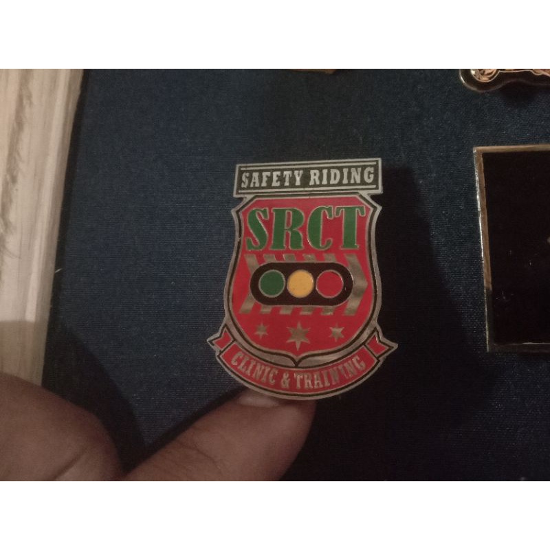 custom pin bahan stainless