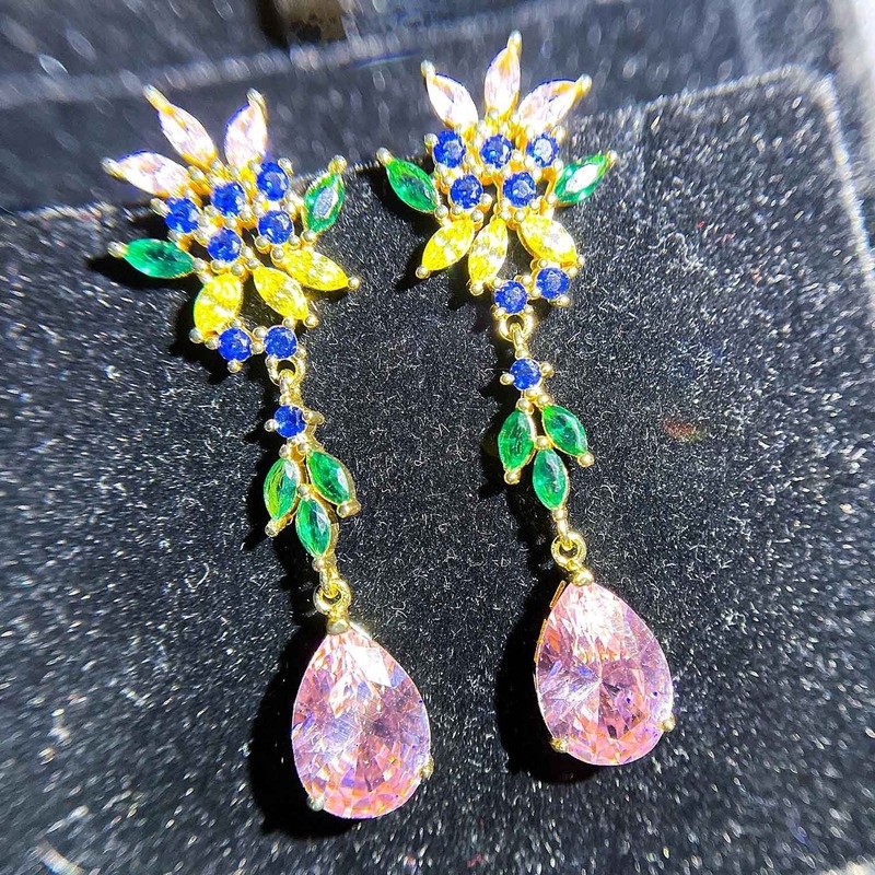 Fashion Luxury Pink Diamond Earrings Inlaid with Colored Gems