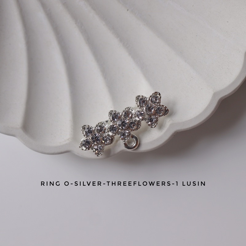 1 Lusin / 12 Pcs Bros Dagu Ring O Lusinan Part 3 Bros Dagu Warna Silver Bros Mini Bros Kecil Bros Jilbab Bros Hijab Bros Daily Bros Simple Bros Lucu Bros Imut Bros Cewek Bros Pin Bros Tuspin Bros Pin Brooch Korean Style Bros Bahan Bros Juntai Bahan Bros-O-SILV-THREEFLW-1LSN