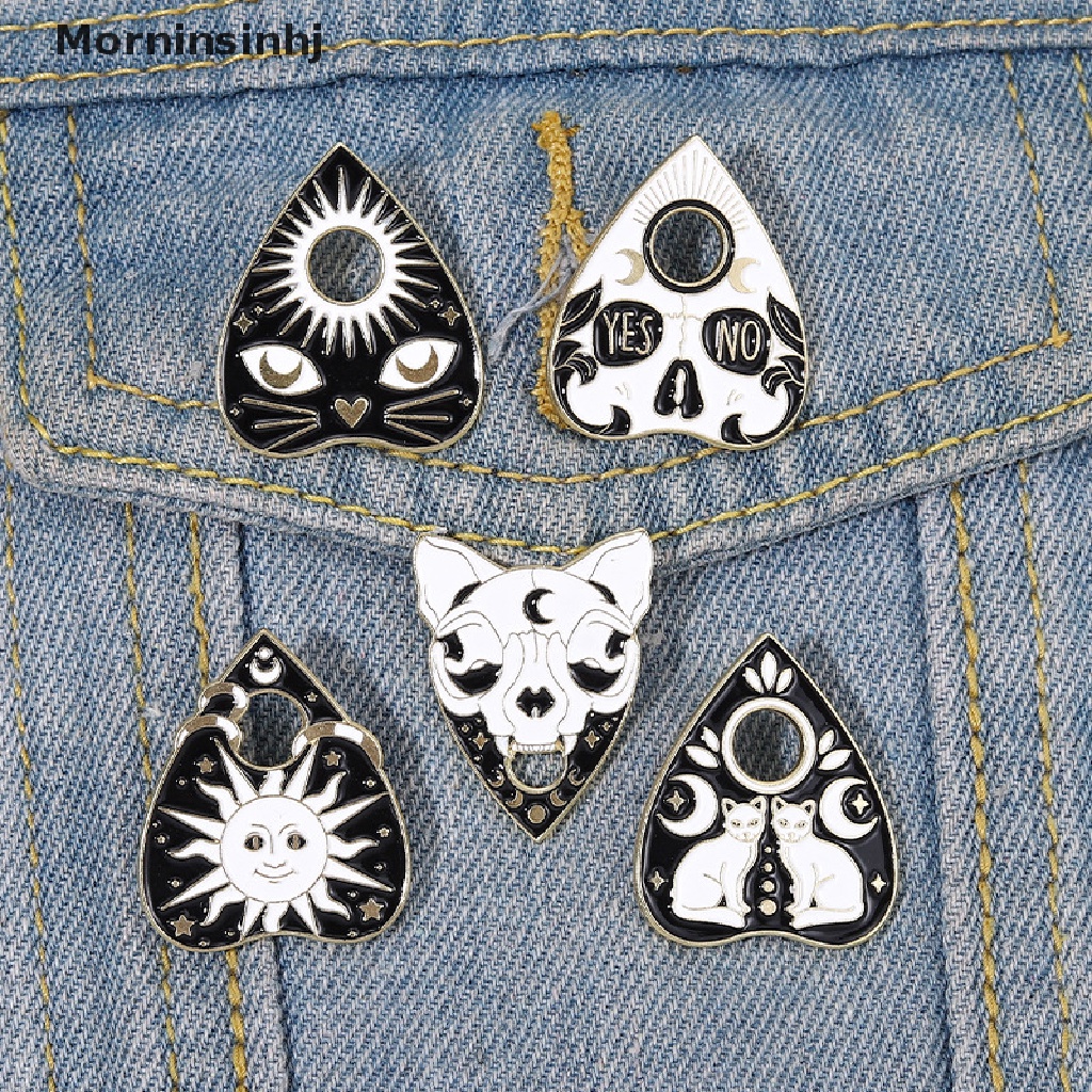 Mornin Bros Pin Enamel Bentuk Matahari / Bulan / Kucing / Hati Warna Hitam Gaya Punk / Gothic Untuk Anak