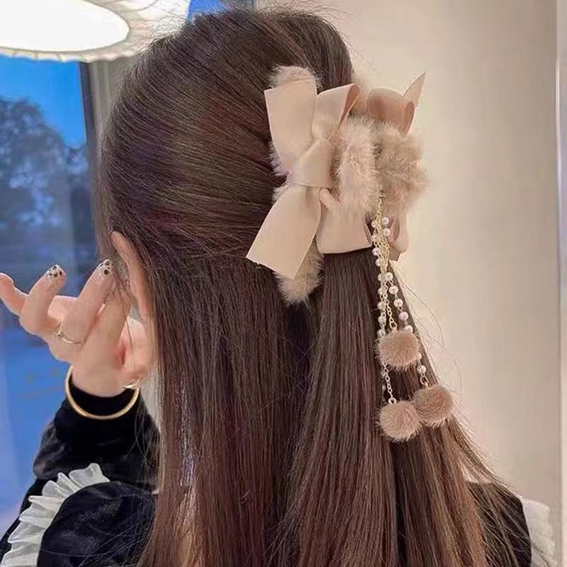 (Hello Girl)F107 Jepit Rambut Wanita Motif Kupu Jedai Bulu Pom Pom Gaya Korea Import