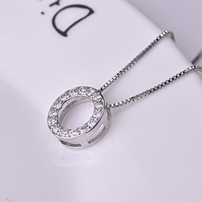 [Ready Stock]Fashion Silver Plated Necklace Simple Temperament and Fully-Jewelled Circle Pendant