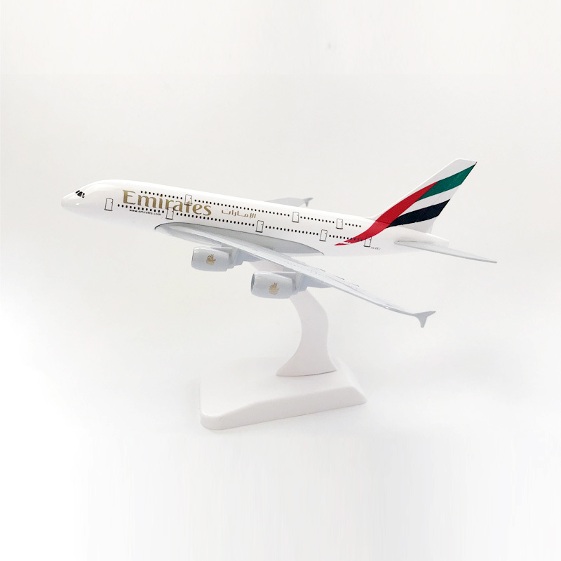 Miniatur Diecast Pesawat Terbang Emirates Airlines A380 Airbus 380 Bahan Alloy Metal Ukuran 16CM / 20CM Untuk Hadiah