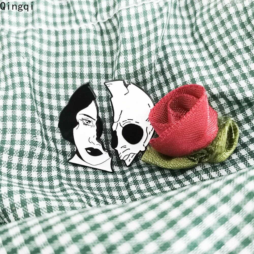 Bros Pin Enamel Bentuk Tengkorak Setengah Gaya Punk Gothic Untuk Wanita