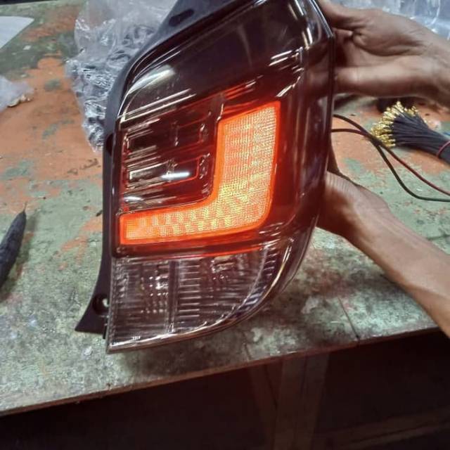 Agya New 2018 warna Smoke Grey Stop Lamp assy dan Reflector Assy