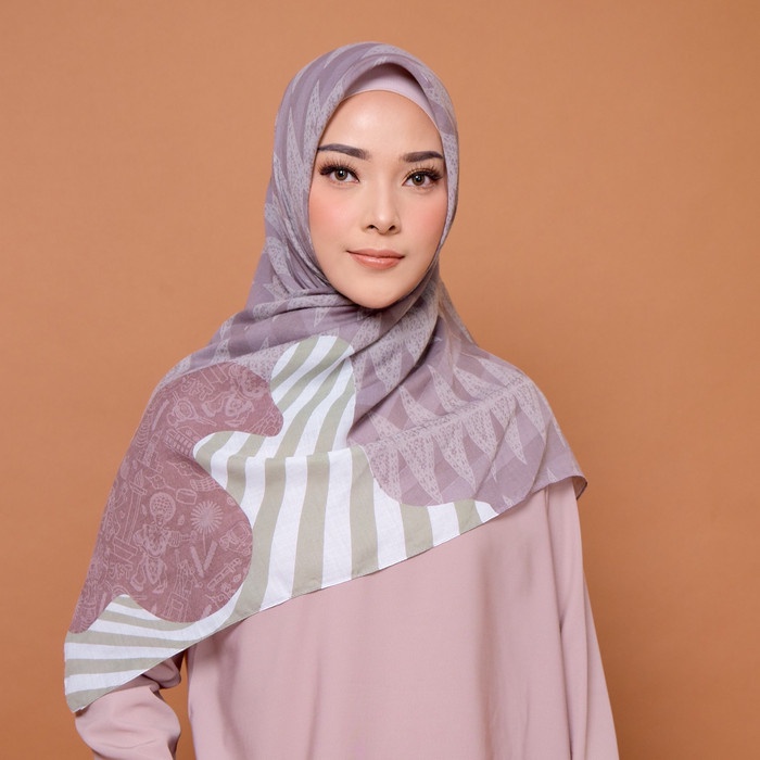 HIJAB-ZM Zaskia Mecca - Jakarta Dusty Purple Scarf Kerudung Segi EMpat