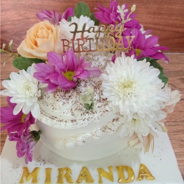 

Medium Cake Fresh Flowers Mix