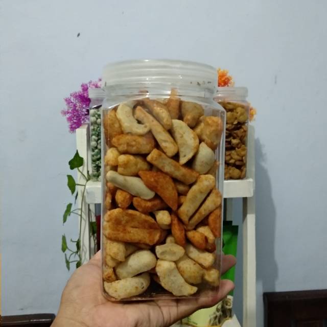 

Kemasan toples basreng rasa ikannya nampol bangettt