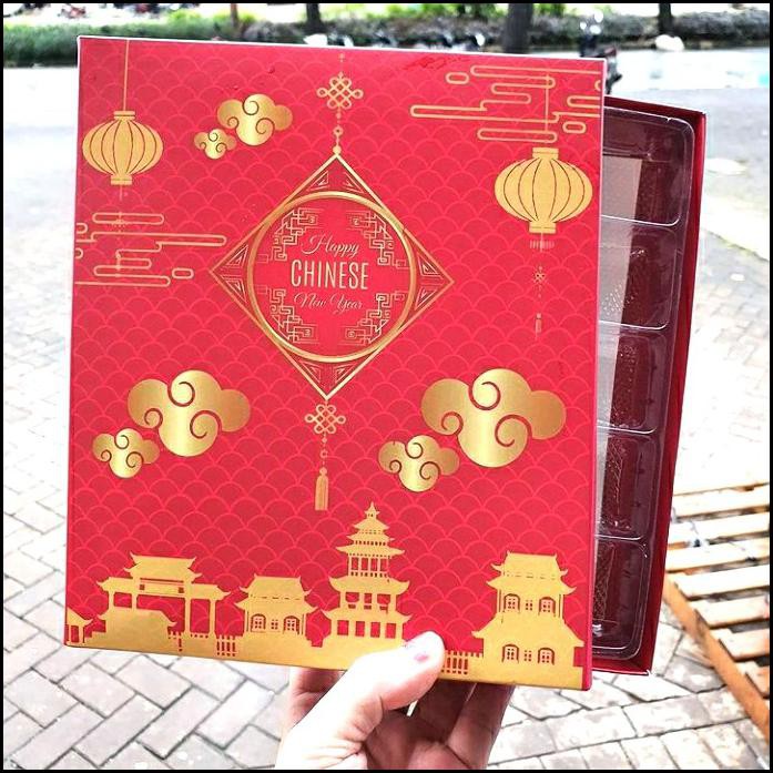 

BOX NASTAR IMLEK SEKAT/ DUS CAKE GIFT PER 10PC ( 22 X 19 X 3,5CM) - ISI SEKAT 20