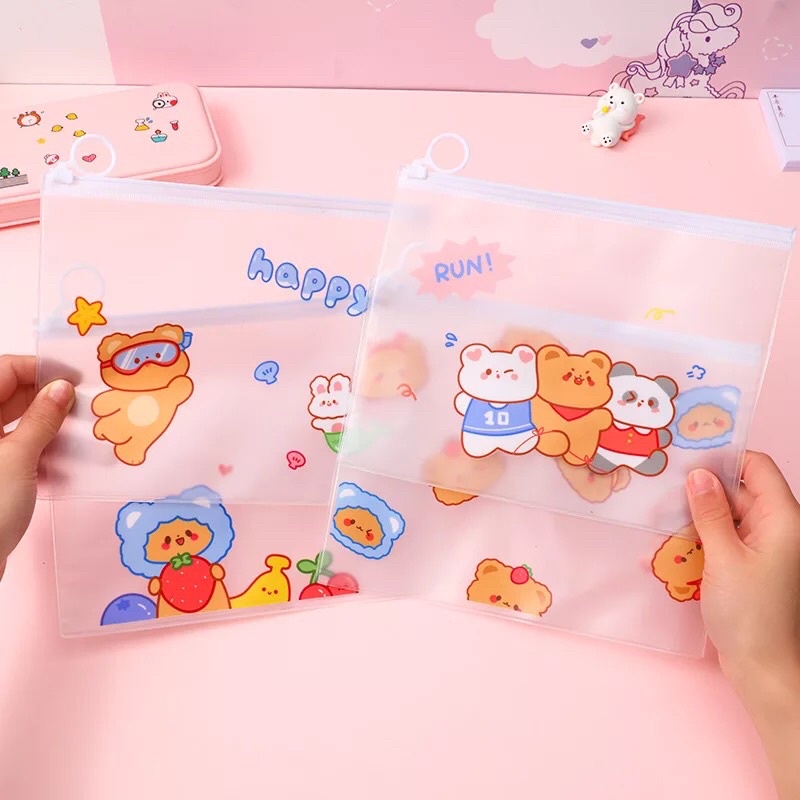 [READY STOCK BISA COD] TEMPAT PENSIL ZIPPER KARAKTER KARTUN HEWAN LUCU ANAK SEKOLAH FANCY VIRAL GAYA REMAJA CEWEK KOREA AESTHETIC SCRAPBOOK BAHAN MES JARING ANTI TAHAN AIR IMPOR KAWAII CUTE IMUT GEMOY POUCH MAKE UP KOSMETIK DOMPET TAS WANITA RESLETING