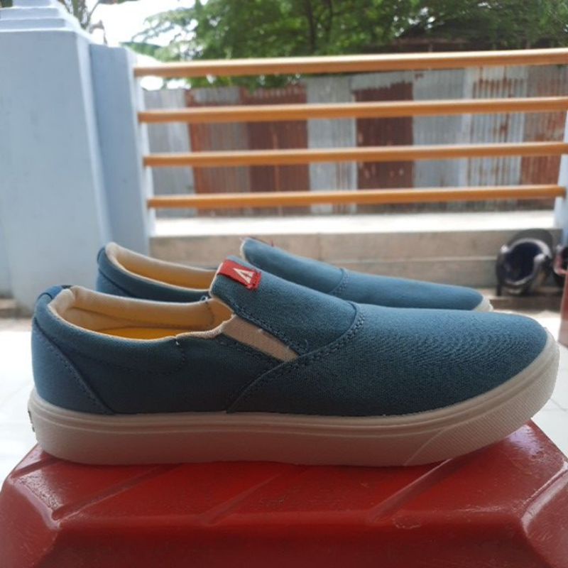 Aerostreet Comfy Sepatu Slip On Wanita warna Biru tua pastel