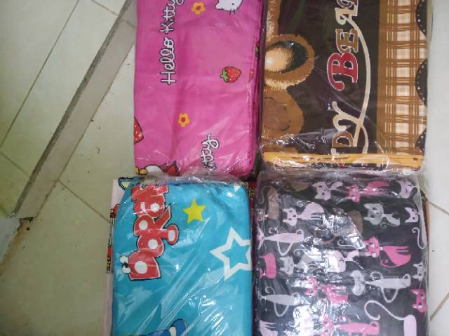 Paket sarung bantal dan guling/set sarung bantal dan sarung guling