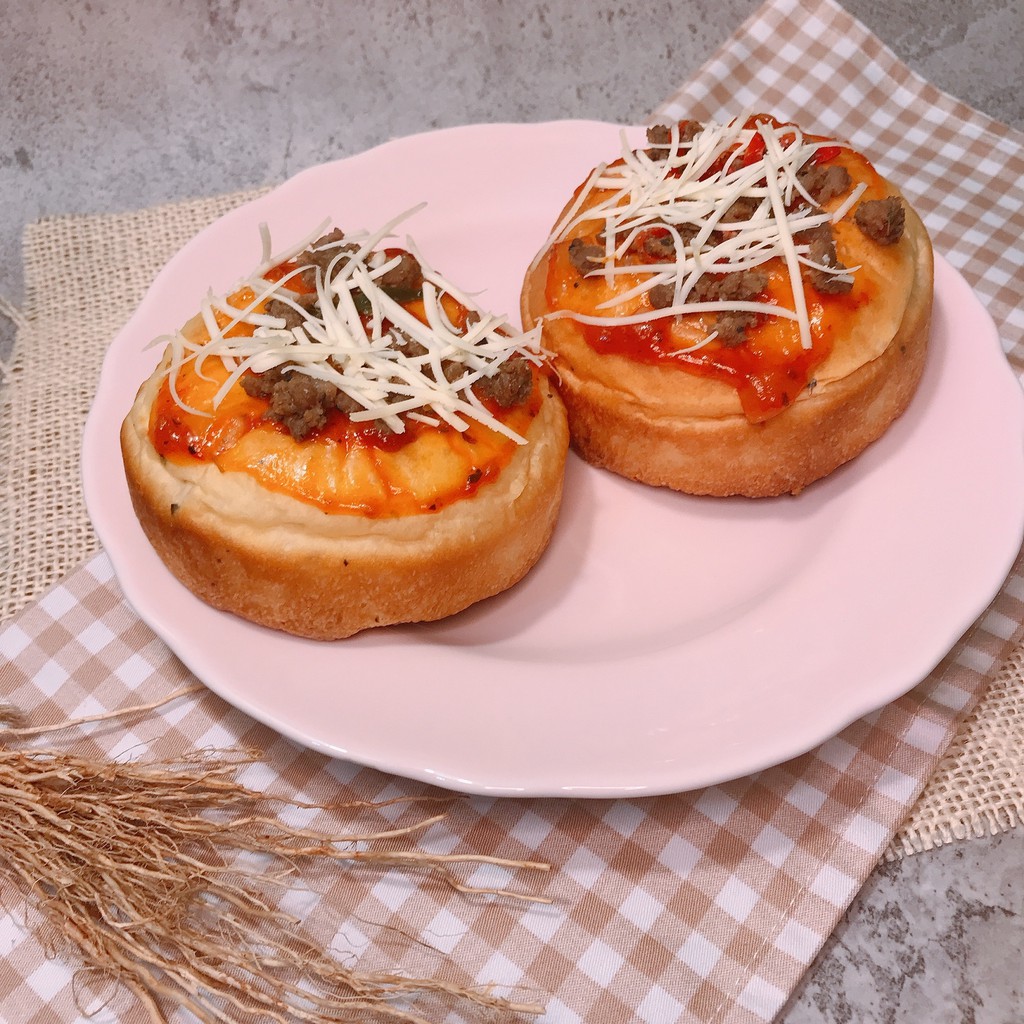 

PIZZA MINI TOPPING DAGING SAPI DAN KEJU