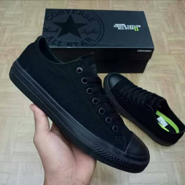 Sepatu converse petir