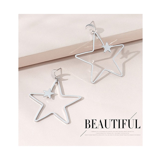 LRC Anting Tusuk Fashion White K Hollow Five-pointed Star Hollow Y65411