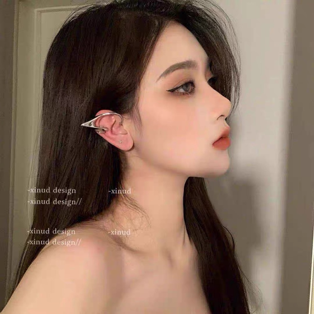 YEEZII Anting Klip Tanpa Tindik Hypoallergenic Hias Liontin Rumbai Berlian Warna Silver Untuk Wanita