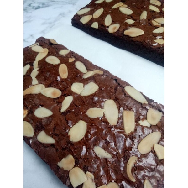 

Find Brownies Panggang / Fudgy Brownies ukuran 20x10 cm