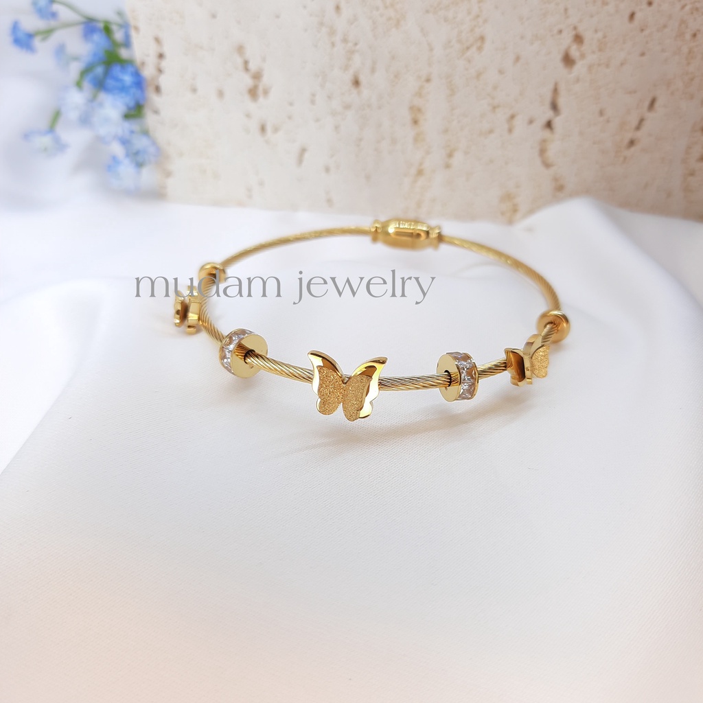 Gelang Titanium Magnet Aksen 3 Kupu-Kupu Dengan Diamonds Artifisial Tersedia Warna RoseGold dan Gold