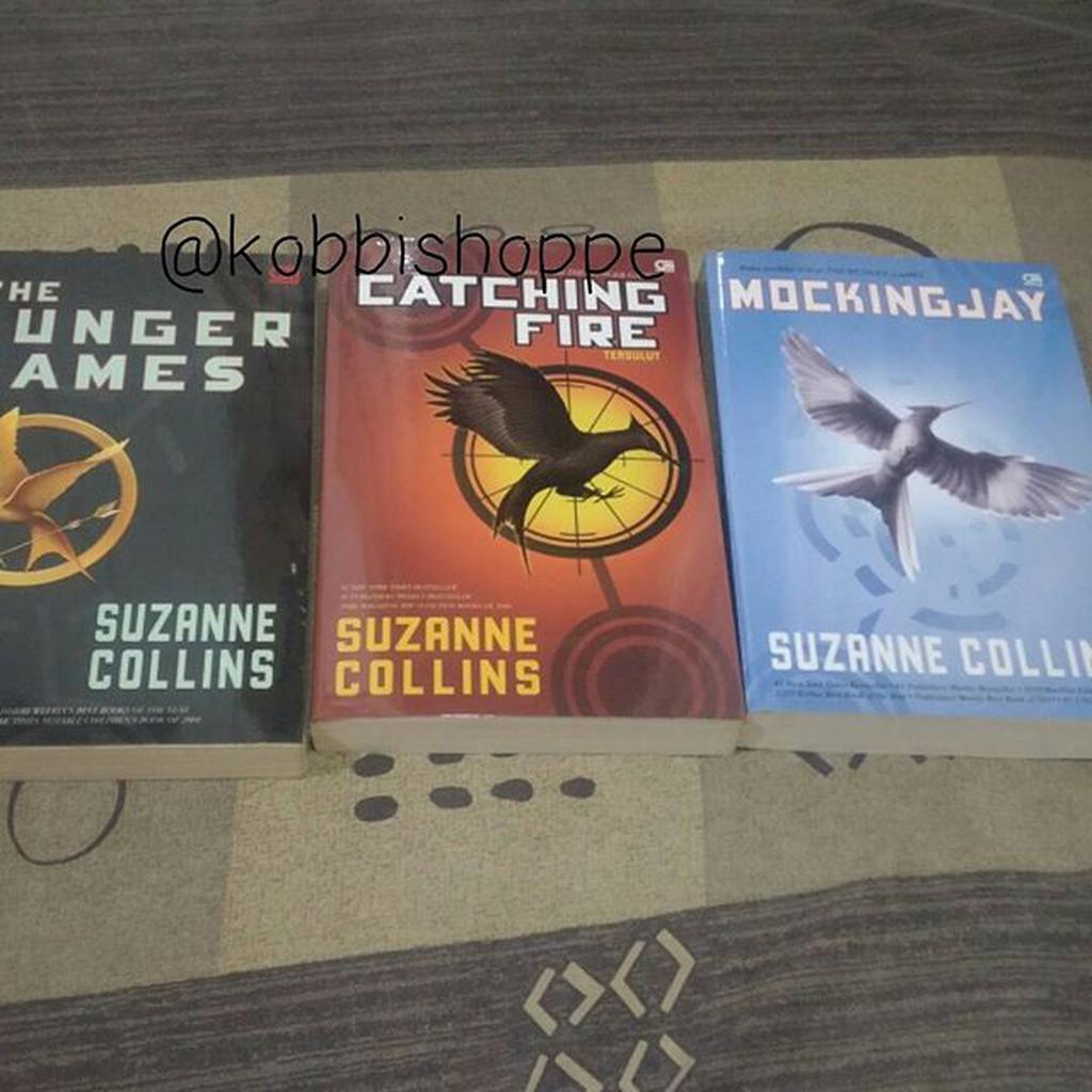 The Hunger Games Trilogy SET (tanpa box) - Suzanne Collins