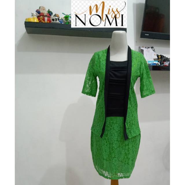 Preloved | Kebaya Lokal | Merk: Miss NOMI | Kebaya Brukat | Set Kebaya | Warna Hijau | Size S