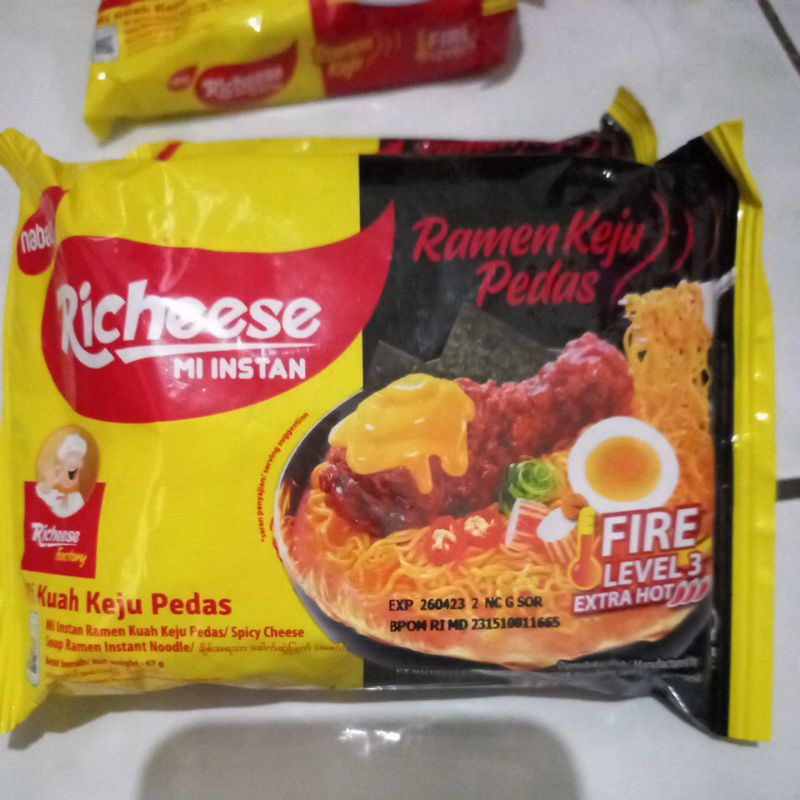 

Mie Richeese Ramen Keju Pedas level 3
