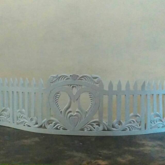 Hiasan pelaminan, pagar karet spon