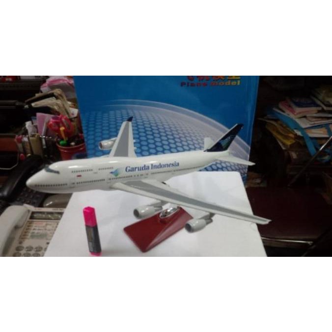 Diecast Miniatur Pesawat Garuda Indonesia B747-400 Besar