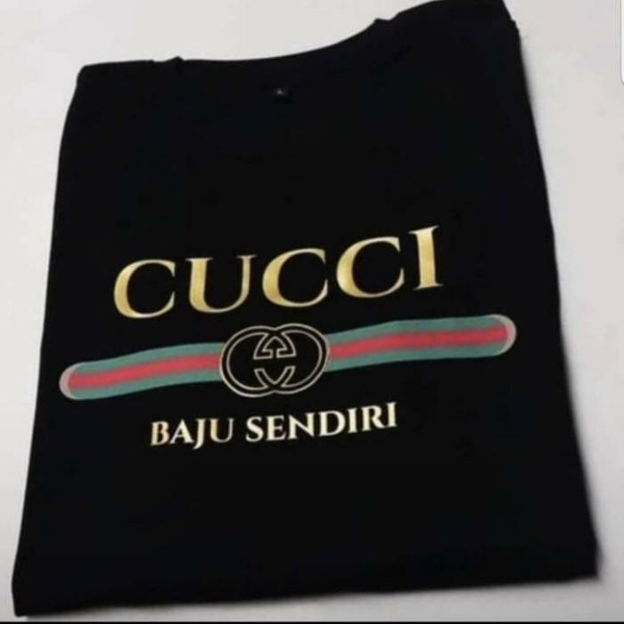 KAOS BAJU PRIA WANITA TULISAN LUCU CUCI SENDIRI PLESETAN GUCCI FASHION - Putih, S