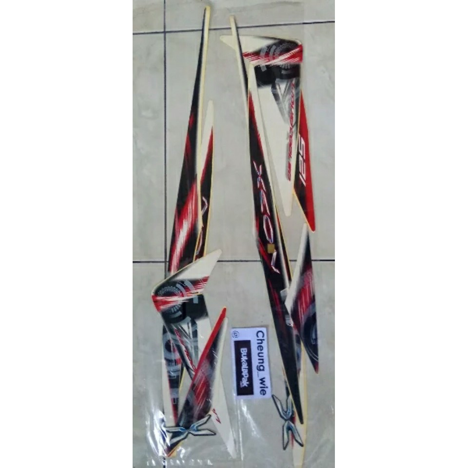 lis body Stiker striping yamaha xeon 125 Karburator 2011 Putih Kw super