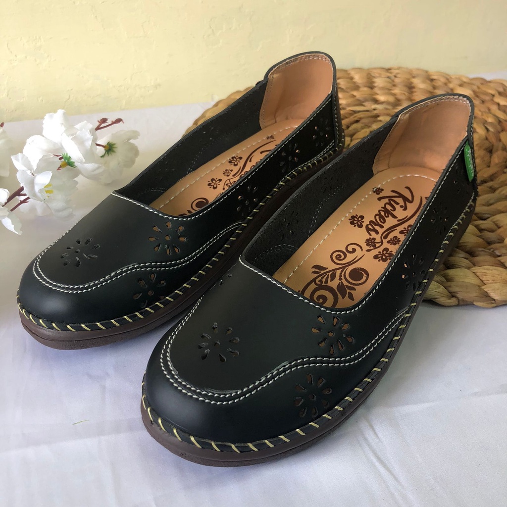 (HARGA PROMO = PACKING TANPA KARDUS) SEPATU LASER 2 SlipOn sepatu cewek wanita kulit SINTETIS model terbaru termurah SEPATU SLIP ON FLAT WANITA LOAFERS KERJA TERBARU KEKINIAN FLATSHOES KARET KULIT KOREAN STYLE SEPATU CEWEK SLIPON FLAT SHOES CASUAL