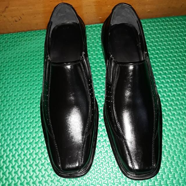 Sepatu fantofel pria