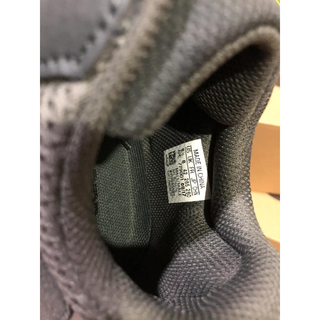 YEZZY 700 MAUVE, REAL PIC. MADE IN CHINA.