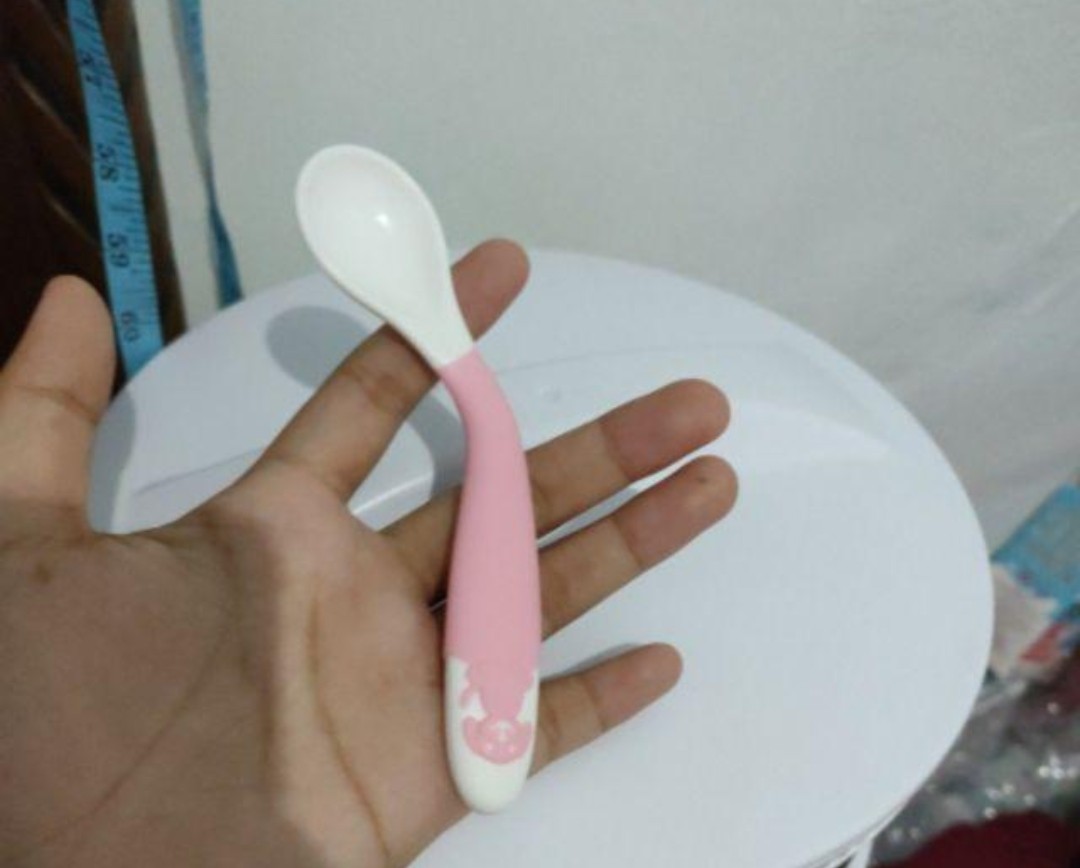 1pc Sendok Dan 1pc Garpu Fleksibel Model Putar 360 Derajat Untuk Peralatan Makan Anak