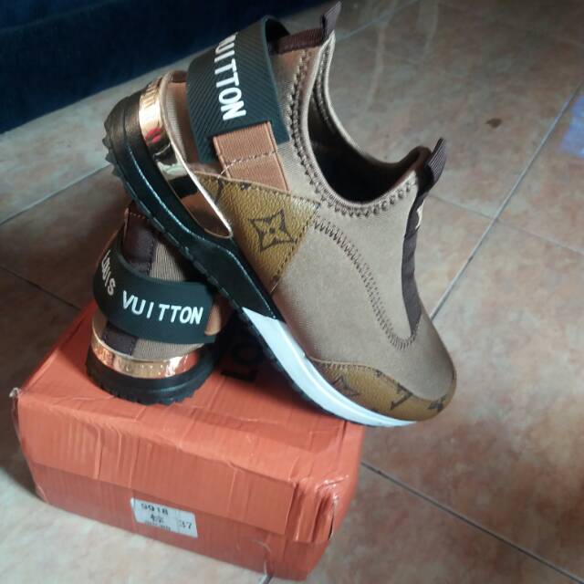 Sepatu LV preloved