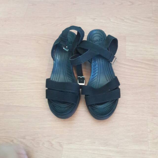 Preloved crocs wedges