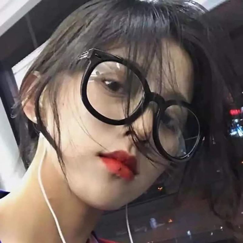 kacamata wanita kekinian