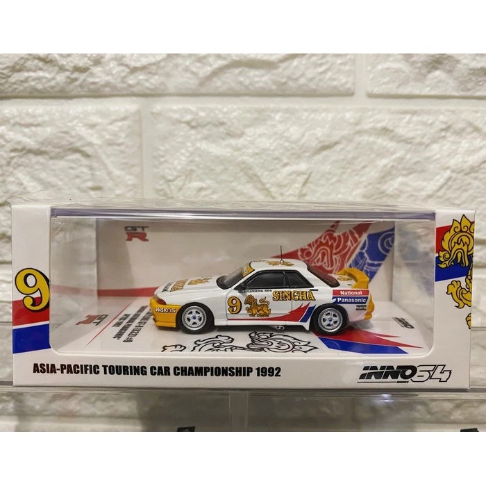 Inno64 Nissan Skyline GT-R R32 Singha National