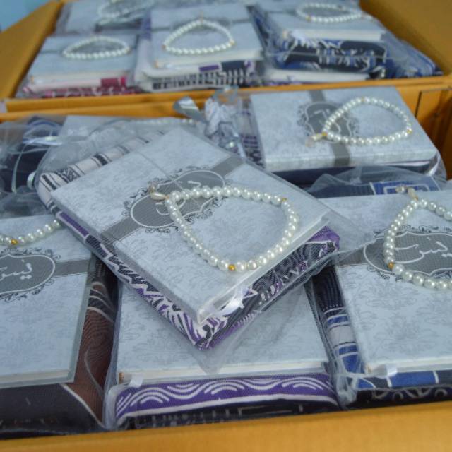 Paket yasin hardcover sajadah sarung tile dan tasbih