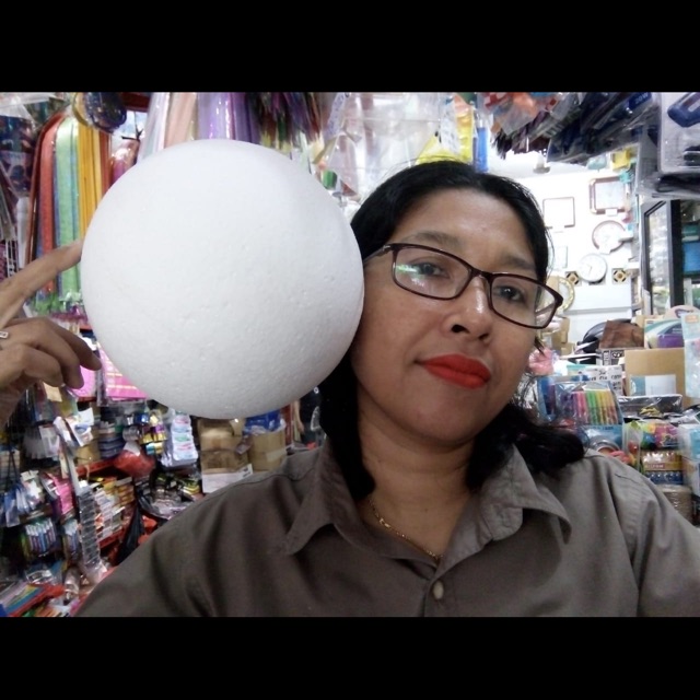 

Bola sterofoam 20 cm tengah